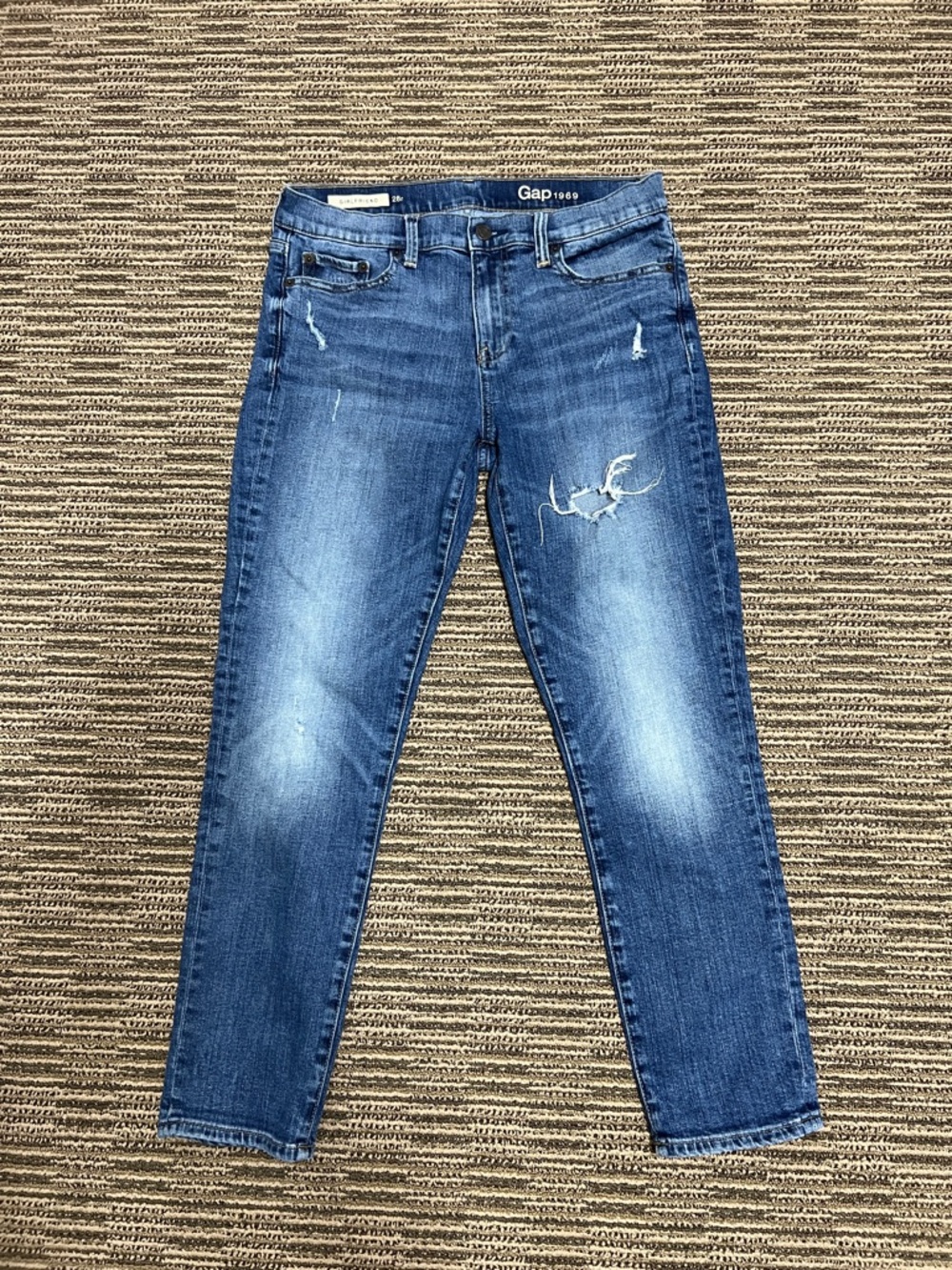 GAP jeans women’s Straight bootcut Distressed Blue Jeans Girlfriend size 28